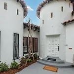 Luxury Home In West Hollywood, Sleeps 12